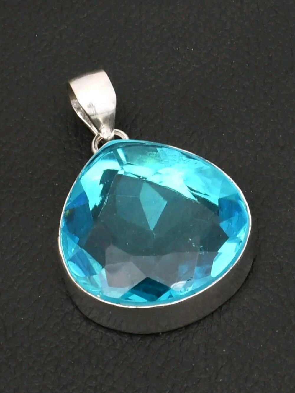Turquoise Blue Faceted Crystal Pendant Necklace - Unbranded